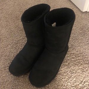 Classic Short Black Uggs